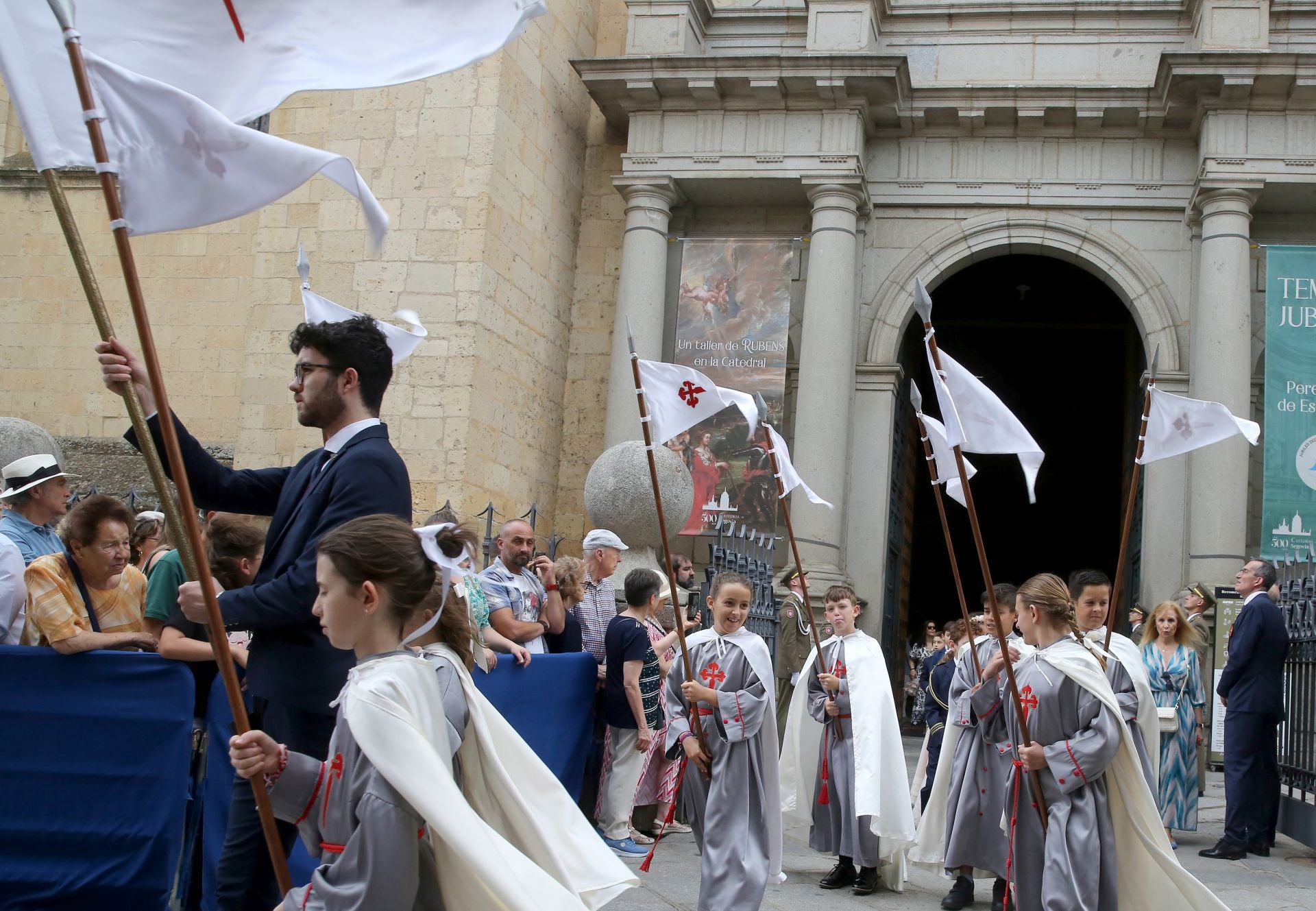 La accidentada procesión del Corpus, en imágenes