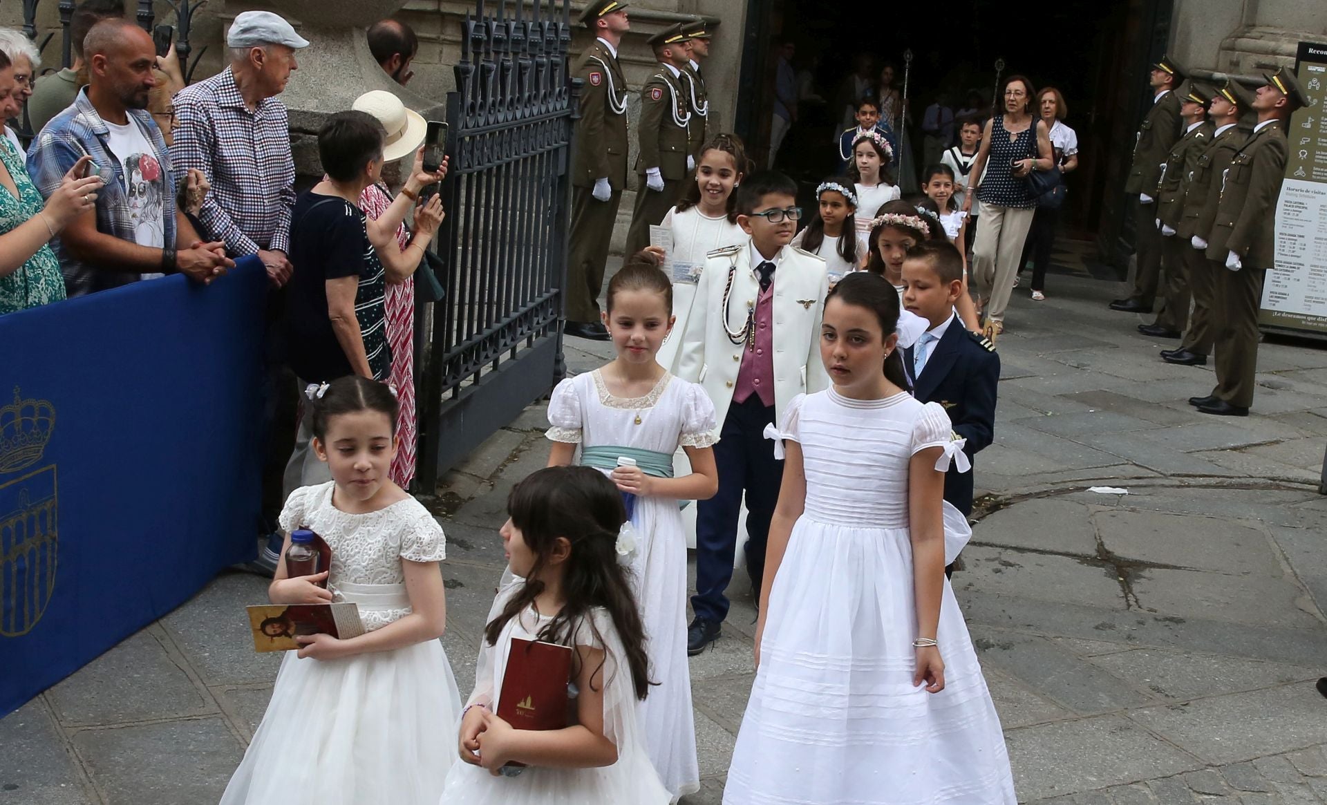 La accidentada procesión del Corpus, en imágenes