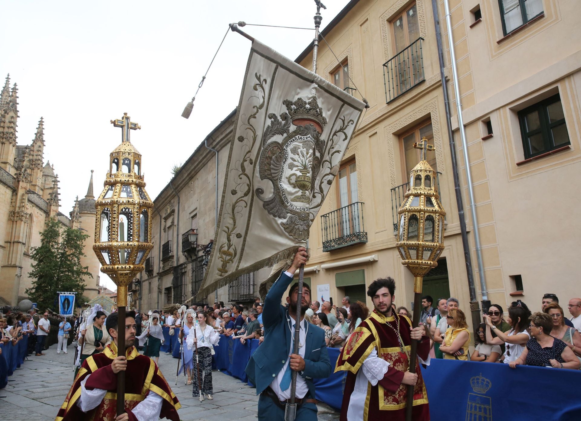 La accidentada procesión del Corpus, en imágenes