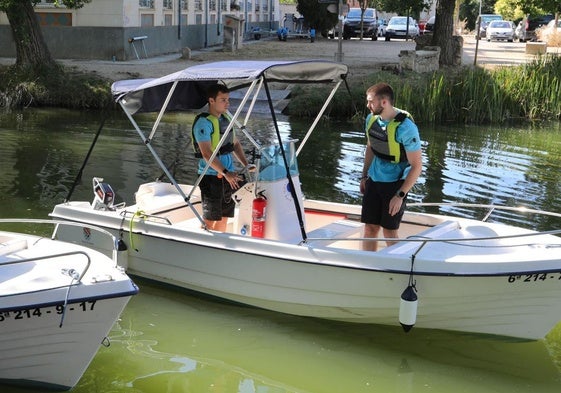 Servicio de barcas turísticas en la Dársena del Canal de Castilla el año pasado.