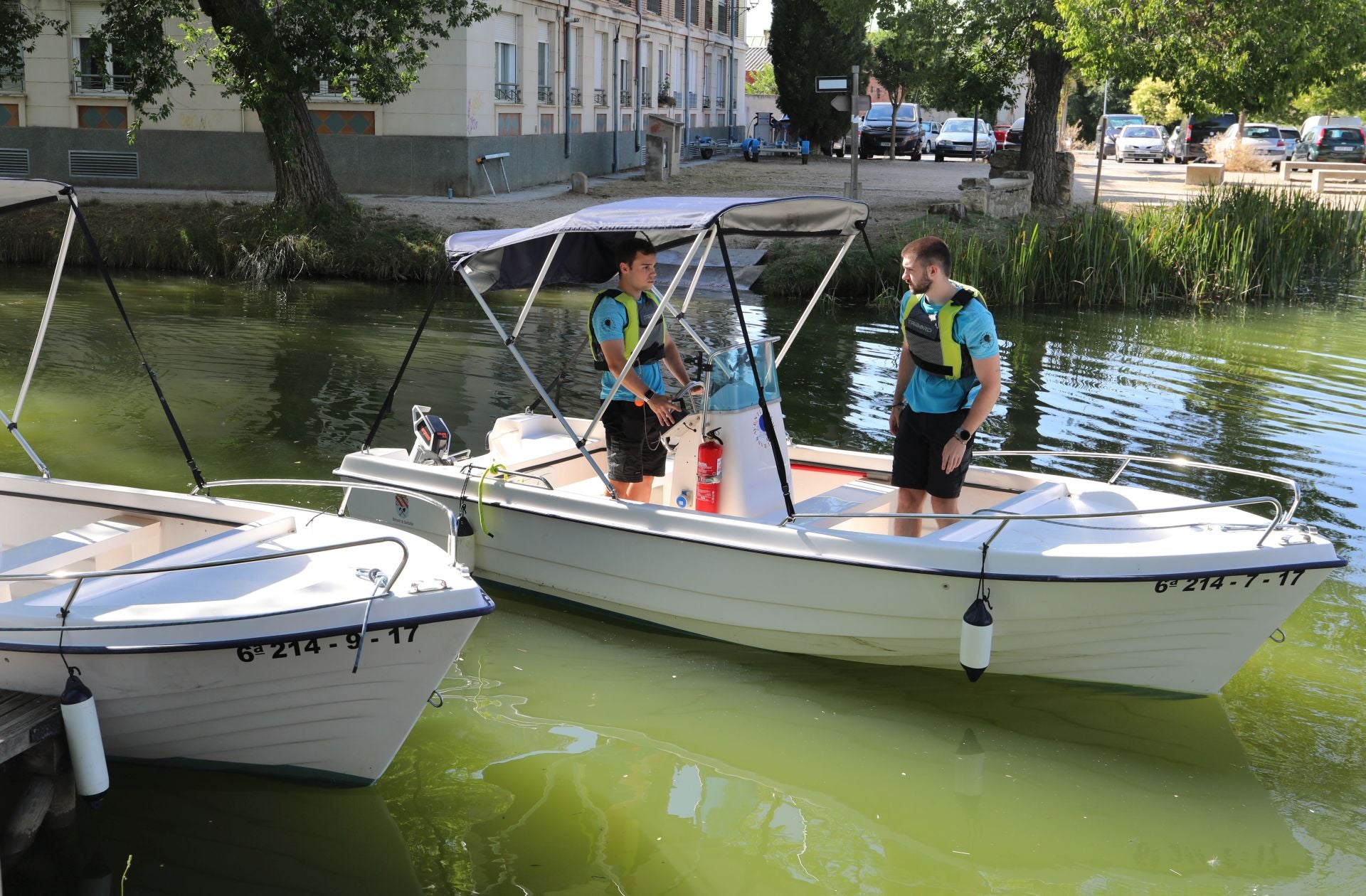 Servicio de barcas turísticas en la Dársena del Canal de Castilla el año pasado.