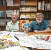 Los hermanos Fresno, con algunos de sus cómics.
