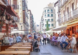 La calle Cascajares de Valladolid este domingo, en torno a las 13:30 horas.