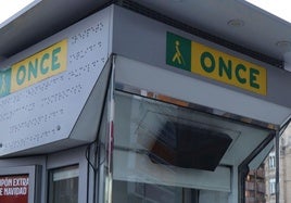Puesto de venta de la ONCE.