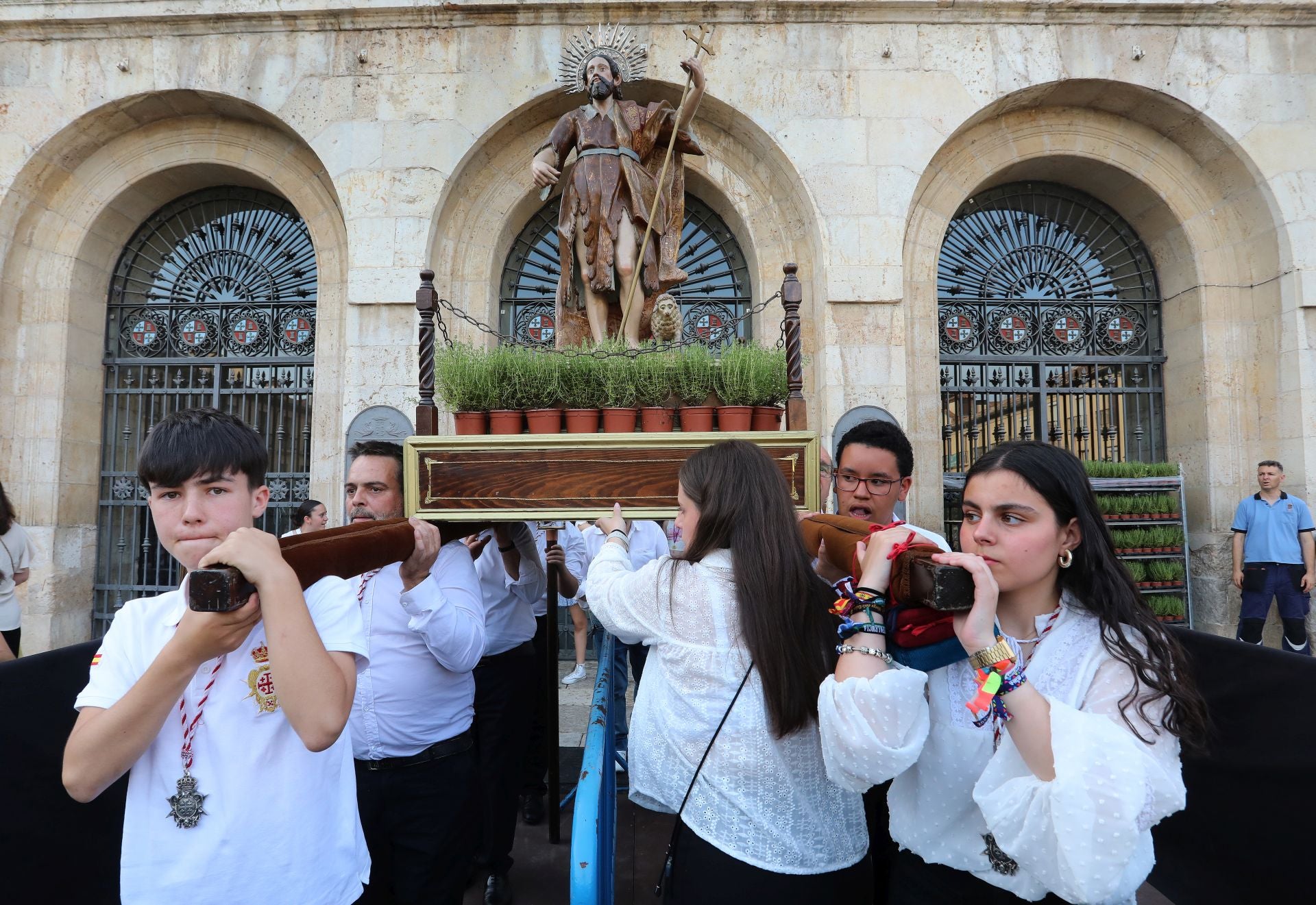 Miles de plantas de tomillo para festejar San Juan en Palencia