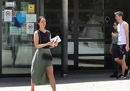 Entrada del centro de salud de La Puebla de la capital palentina.