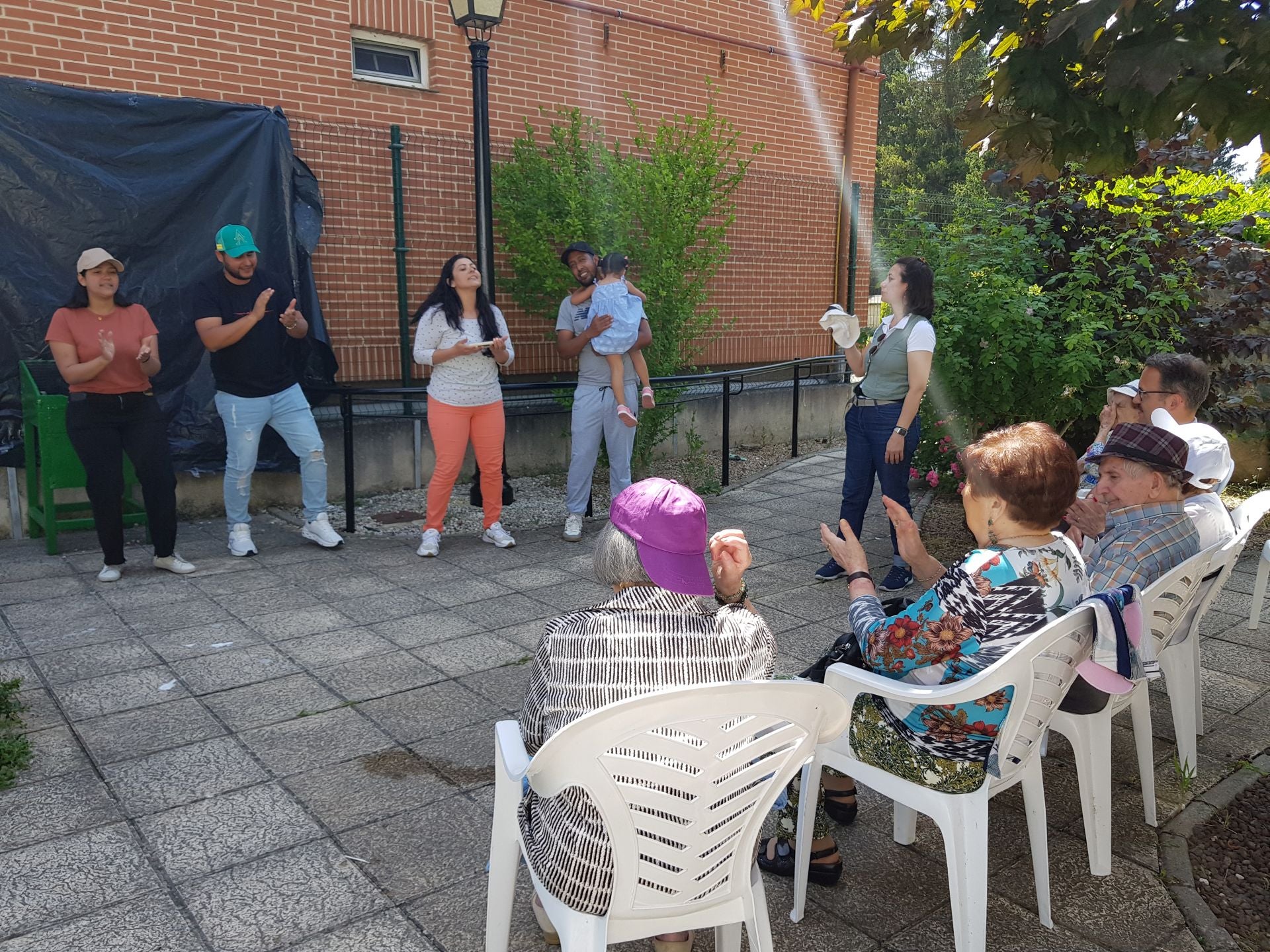 Celebración del día del refugiado en el centro San Juan de Dios de Aguilar