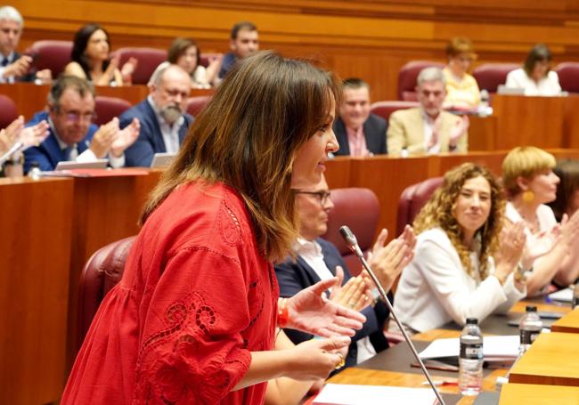 Patricia Gómez Urbán, durante su pregunta al presidente ed la Junta.