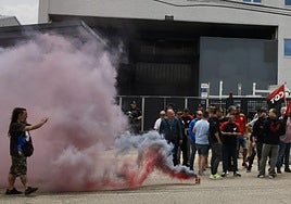 Primera concentración de protesta de la plantilla de Saeta Die Casting el pasado 3 de junio.