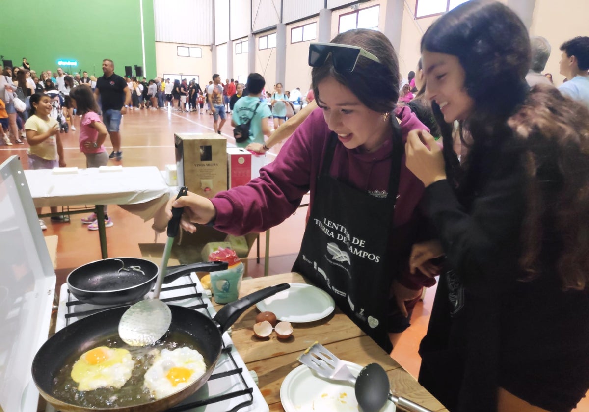 Villalón de Campos vuelve a poner en valor las delicias culinarias del huevo frito