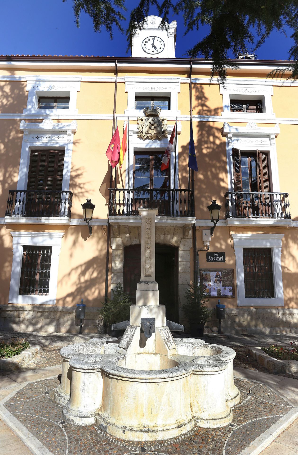 Ayuntamiento de Paredes de Nava.