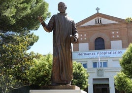 Escultura dedicada a Benito Menni, en el complejo sociosanitario de Fundación Hospitalarias.