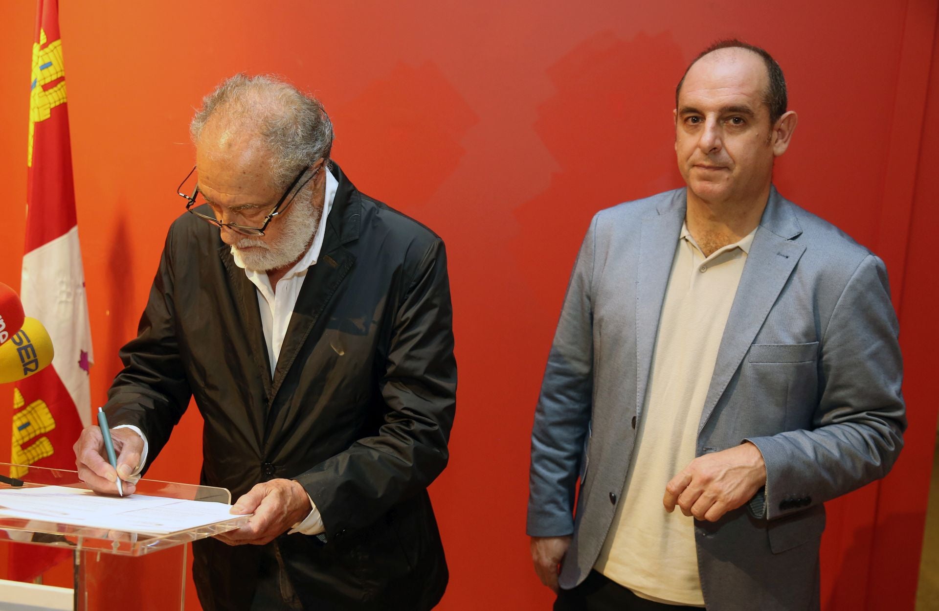 Fotos de la entrega de dos retratos de Agapito Marazuela