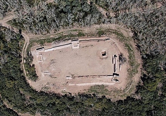 Vista general de la zona descubierta del castillo de San Salvador.