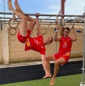 Los hermanos Javier y Eduardo Sanguino García con la equitación de la selección OCRA España.