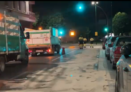 Los servicios de limpieza se afanaron durante la madrugada en la retirada del material.