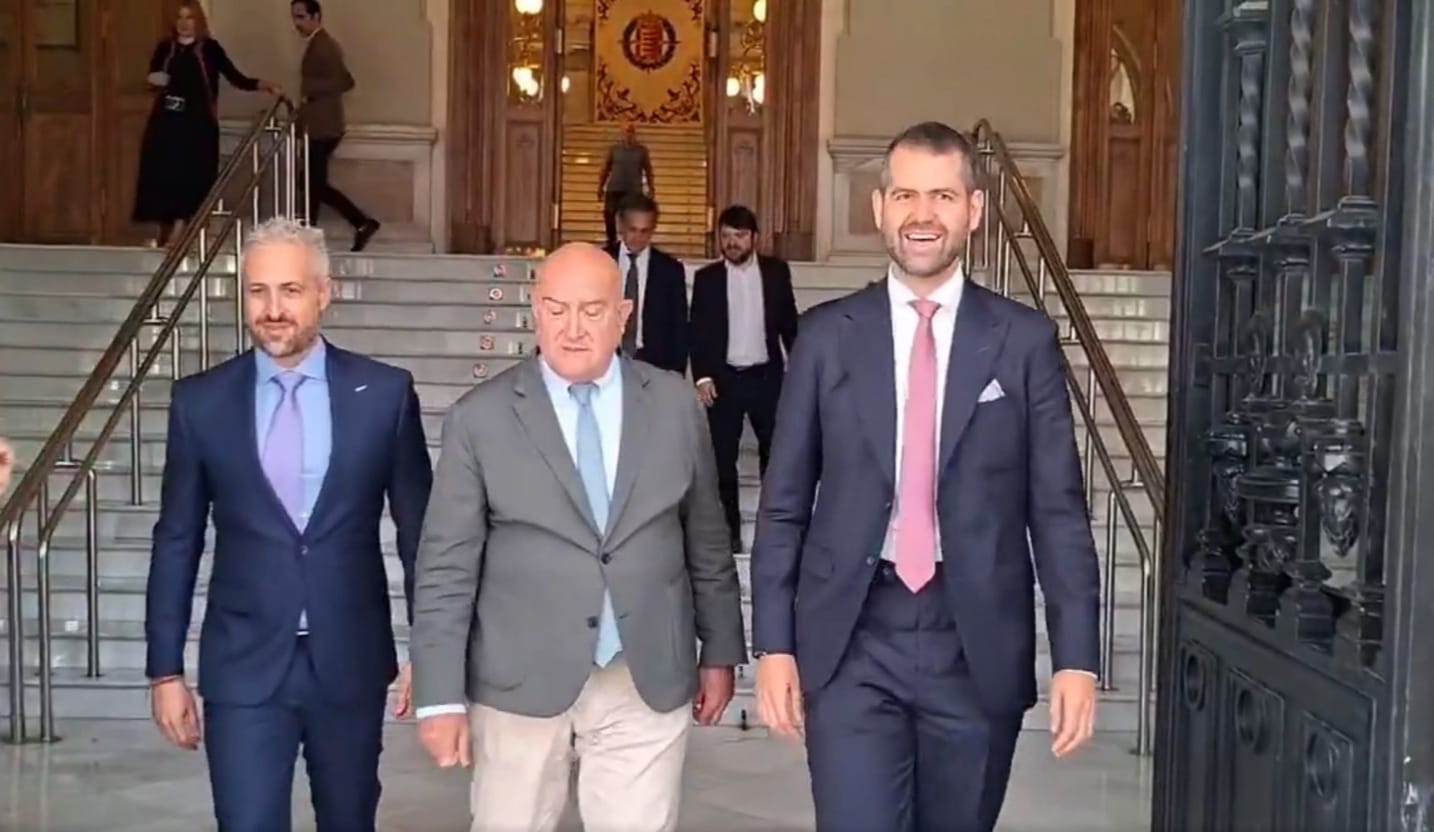 Uruñuela, Carnero y Solares, a la salida del Ayuntamiento el pasado jueves.