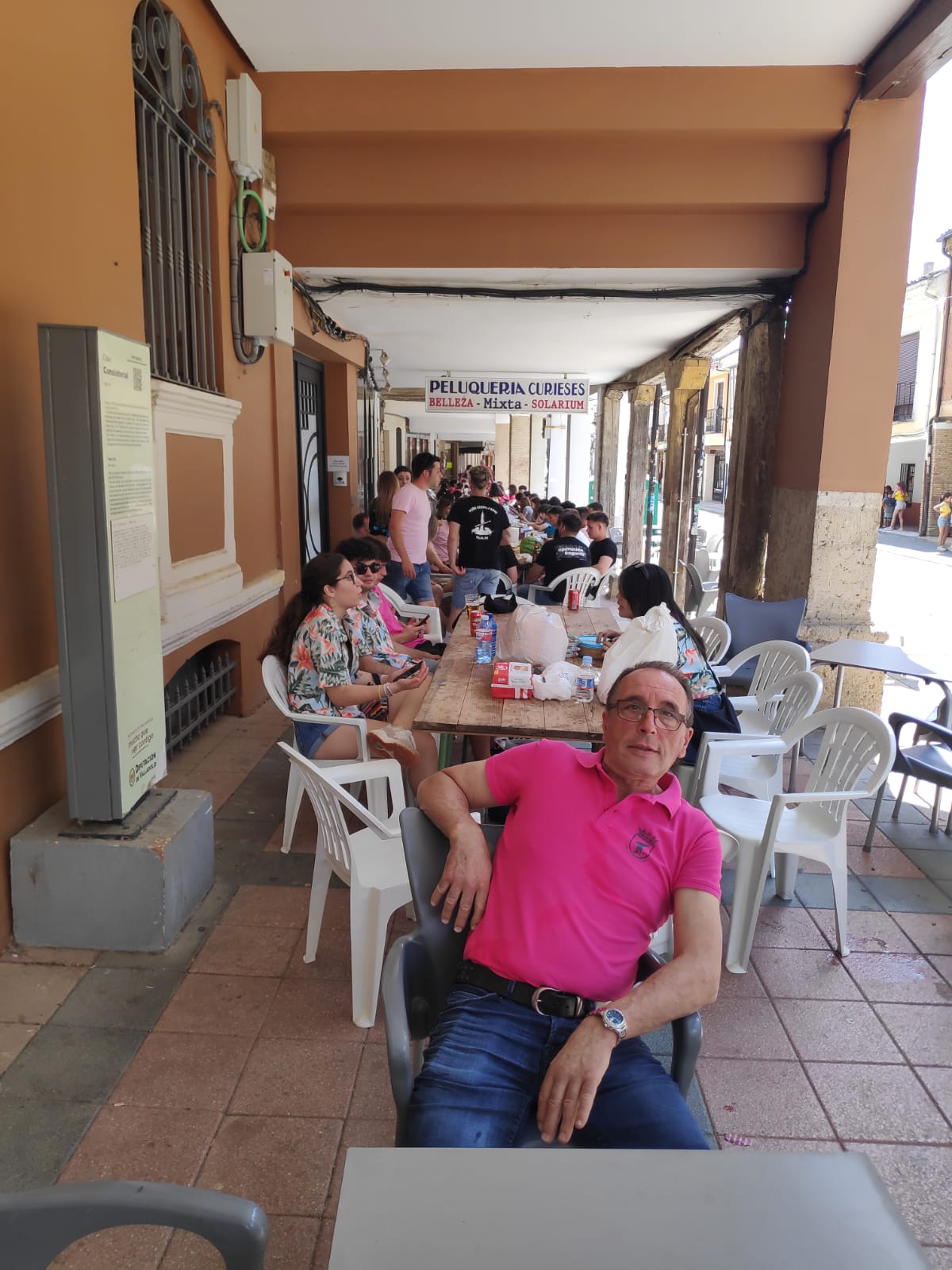 La calle Mayor de Villalón de Campos se convierte en un gran comedor