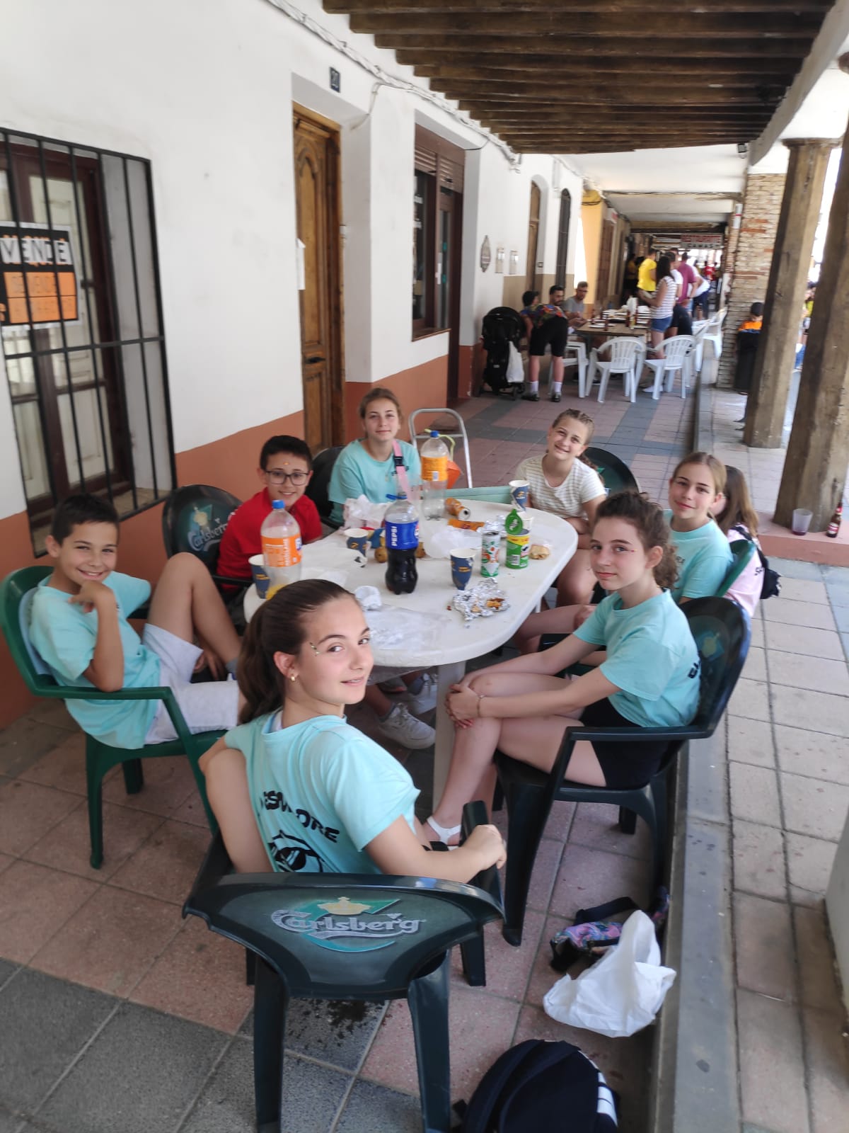 La calle Mayor de Villalón de Campos se convierte en un gran comedor