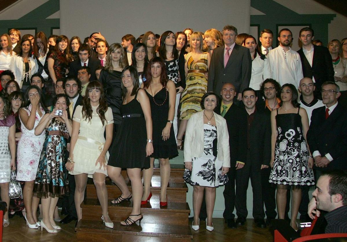 Alumnos de la primera promoción de Periodismo, 2003-2008, aún como licenciatura, en la Universidad de Valladolid.