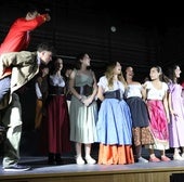 Los jóvenes, durante la representación en Baltanás.