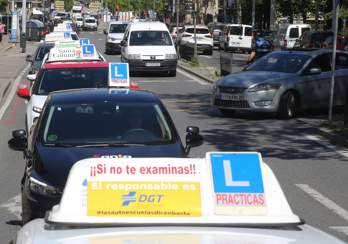 Manifestación de las autoescuelas el año pasado por la falta de examinadores.