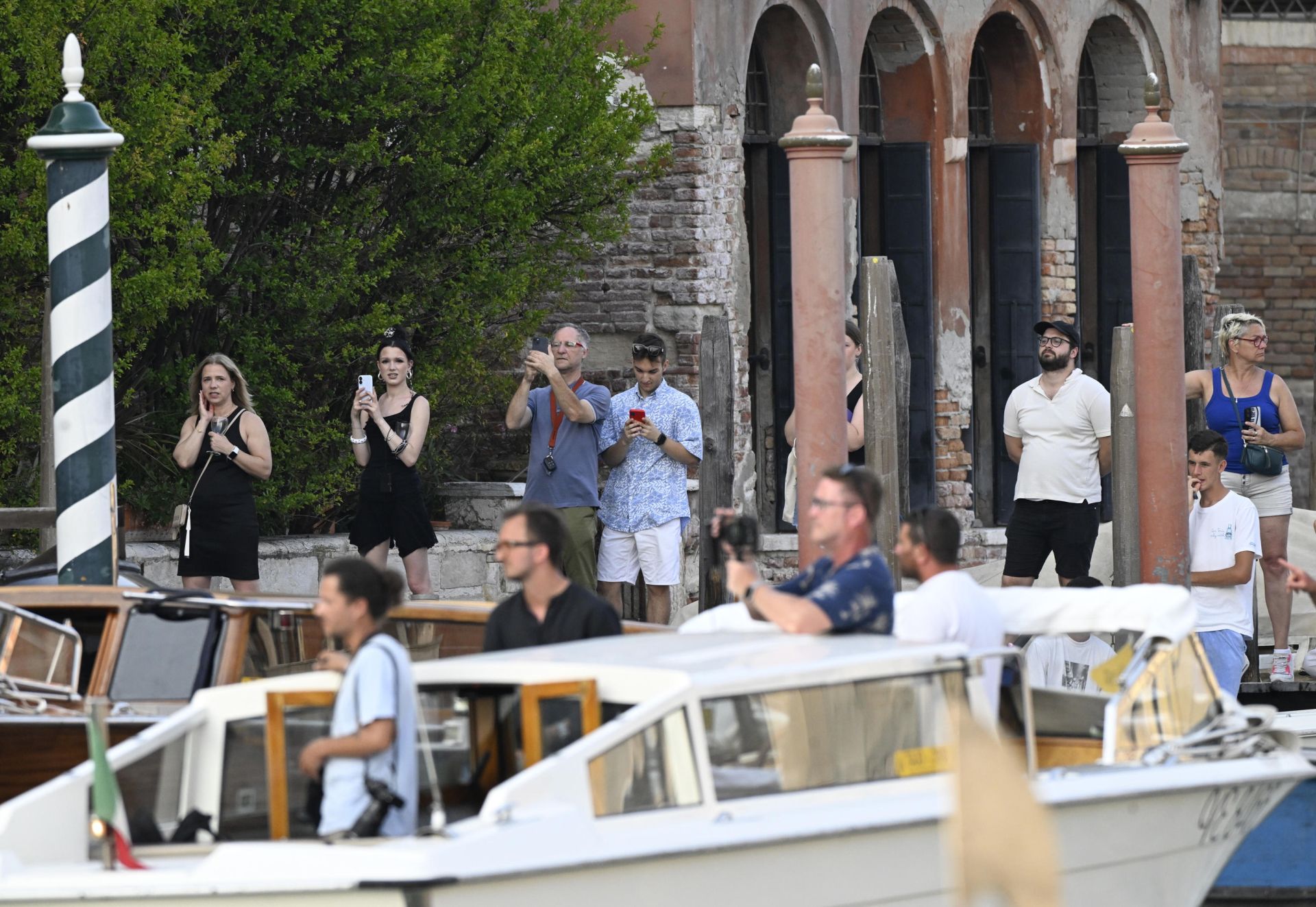 Los invitados a la boda de Jeff Bezos desfilan en barco por Venecia