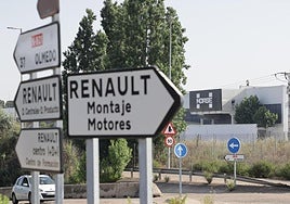 Acceso a la factoría de Renault en Valladolid.