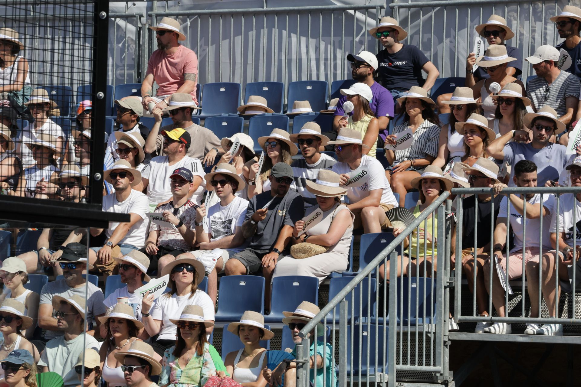 Las imágenes de la penúltima jornada del Premier Padel en la Plaza Mayor