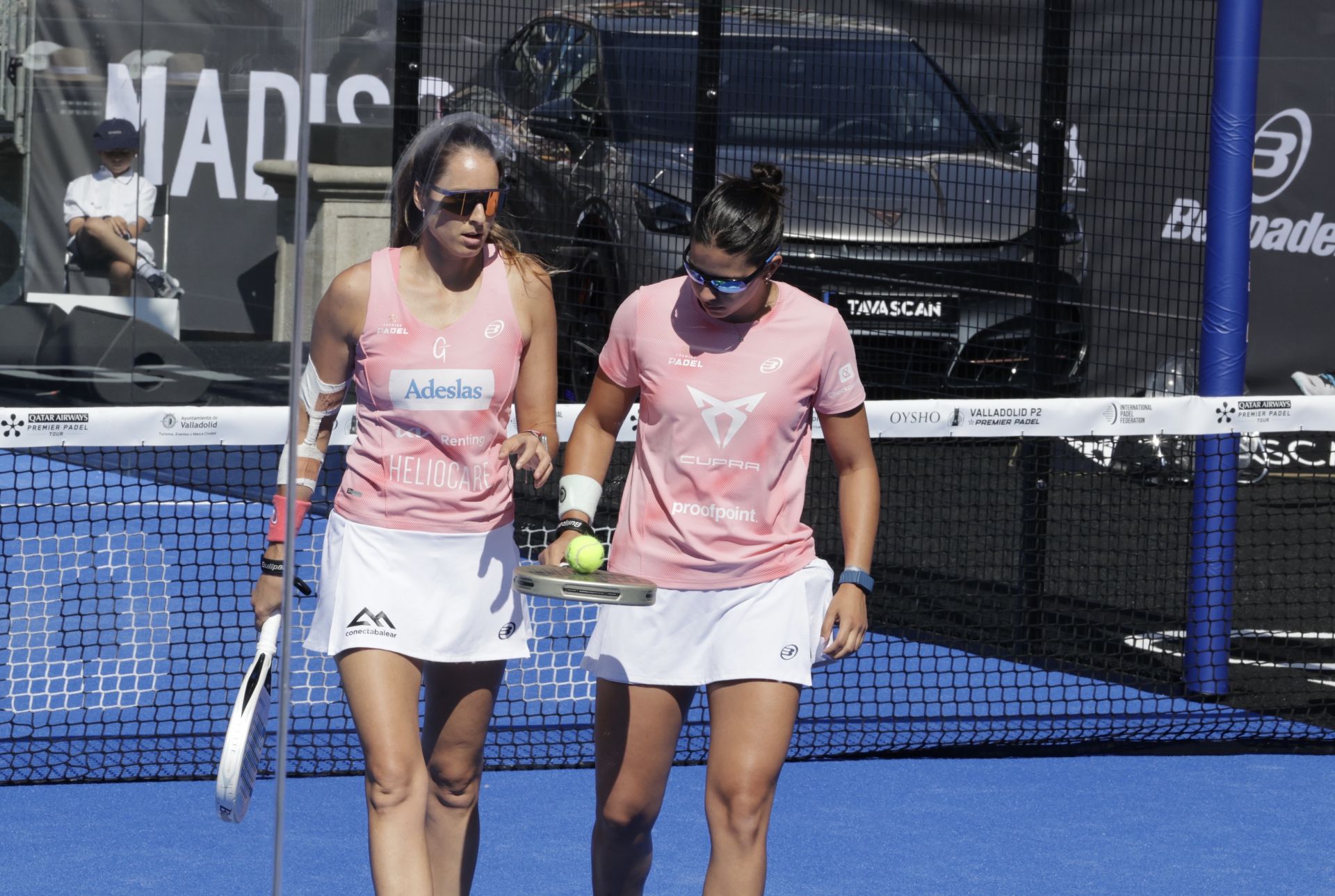 Las imágenes de la penúltima jornada del Premier Padel en la Plaza Mayor