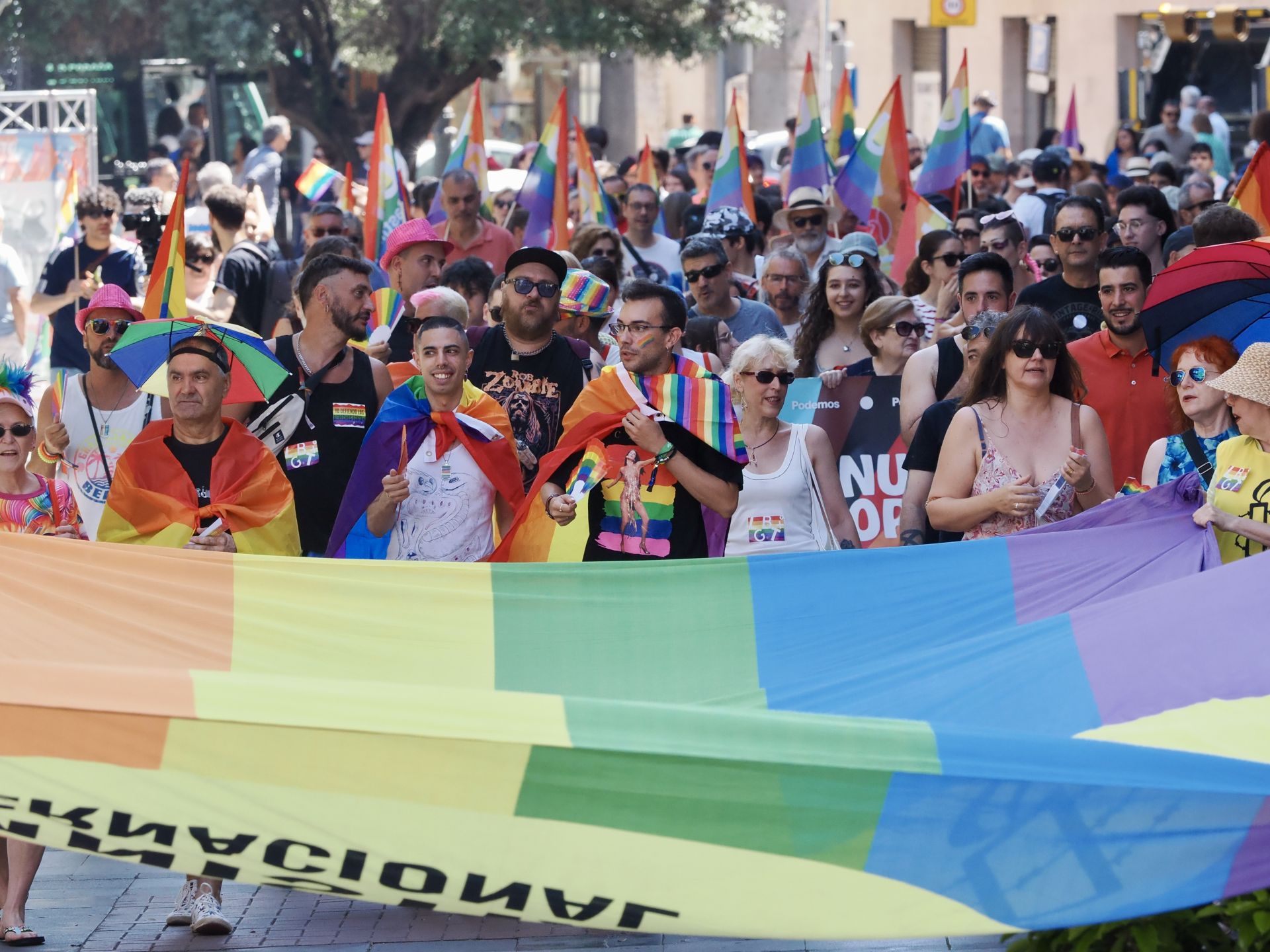 Las imágenes de la manifestación LGTBI en Valladolid