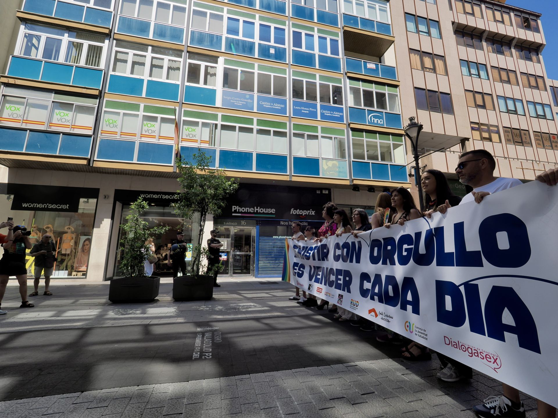 Las imágenes de la manifestación LGTBI en Valladolid
