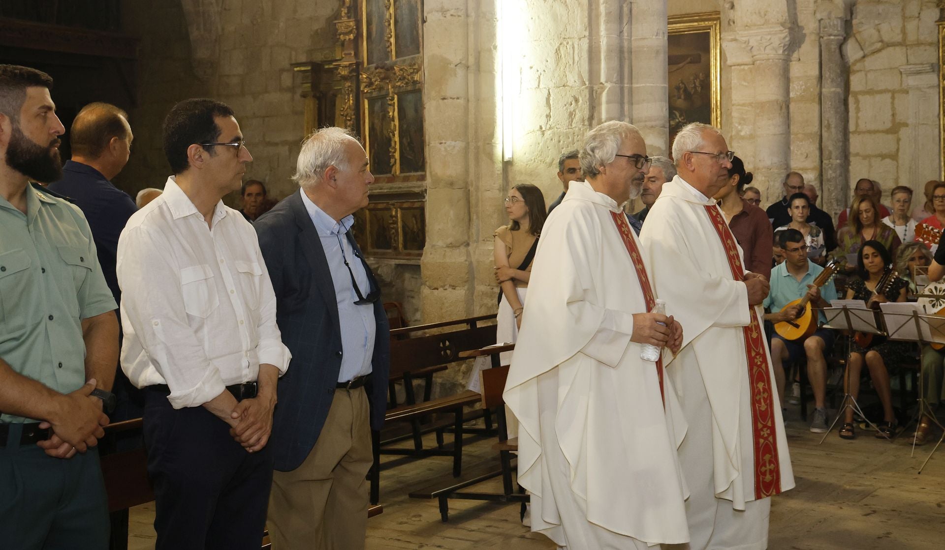 Astudillo se acerca al Papa con el cardenal Artime