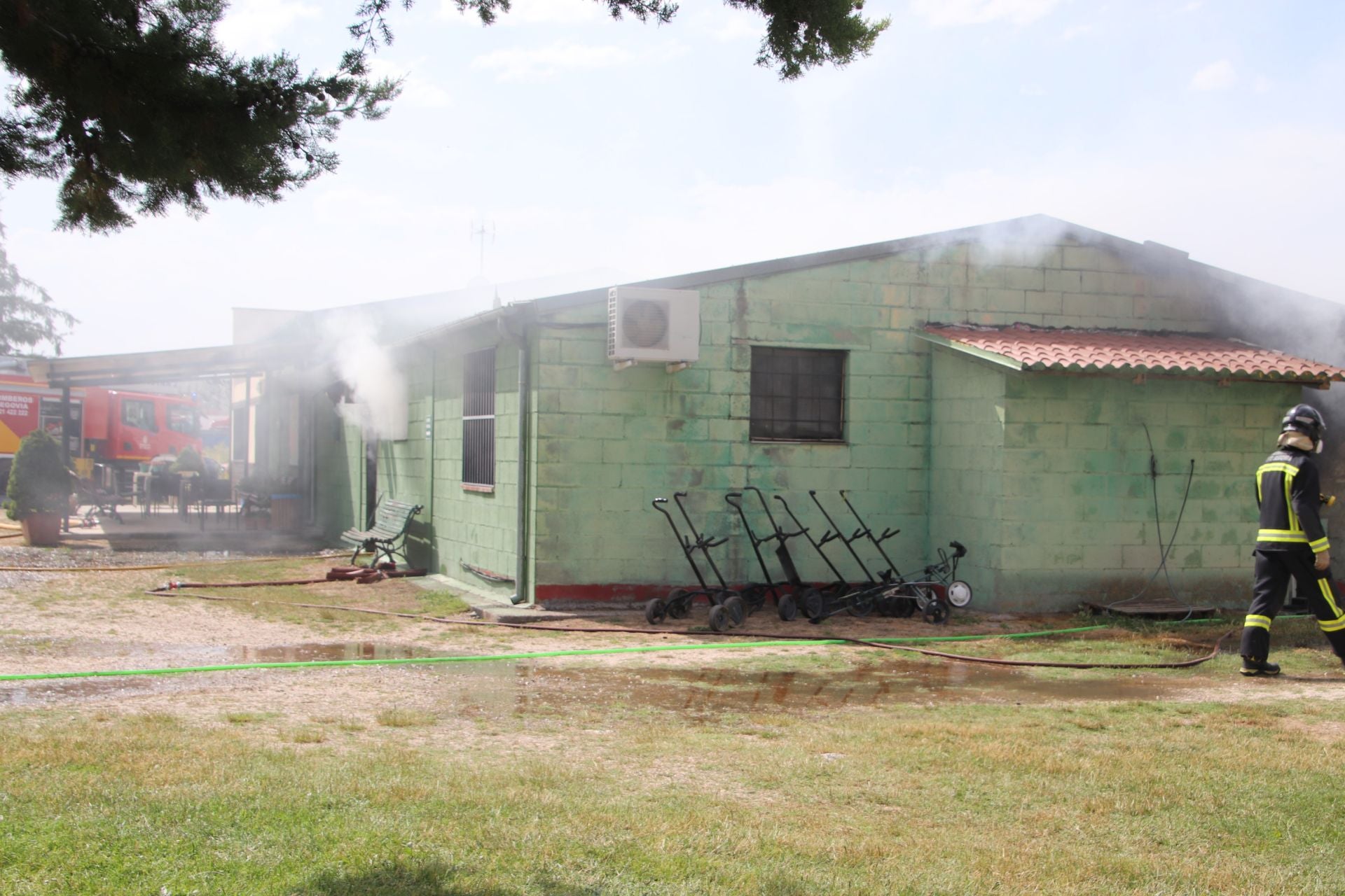 Fotos del incendio de un club de golf en un pueblo de Segovia