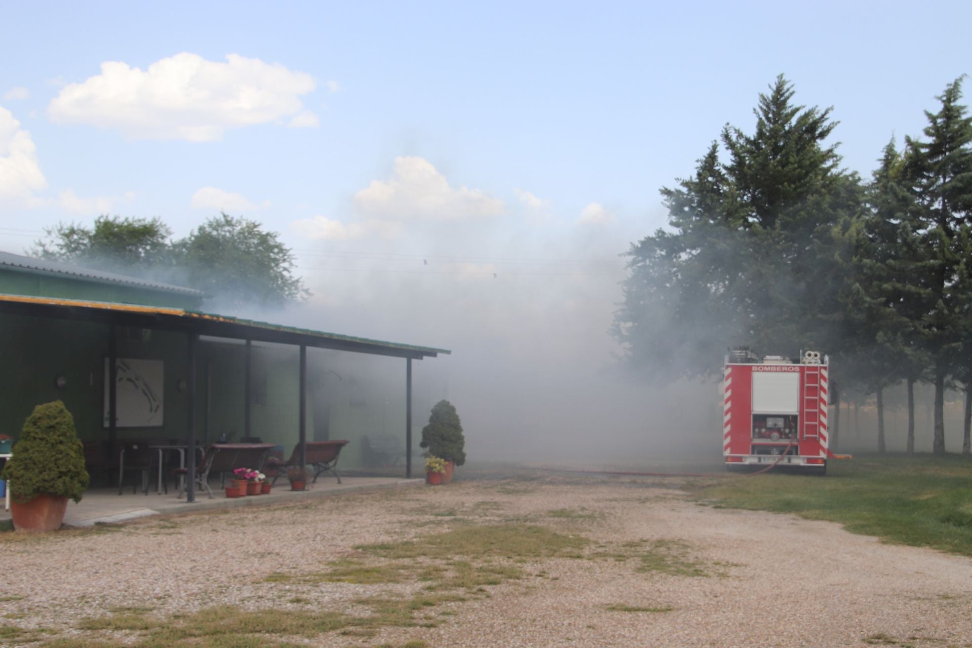 Fotos del incendio de un club de golf en un pueblo de Segovia