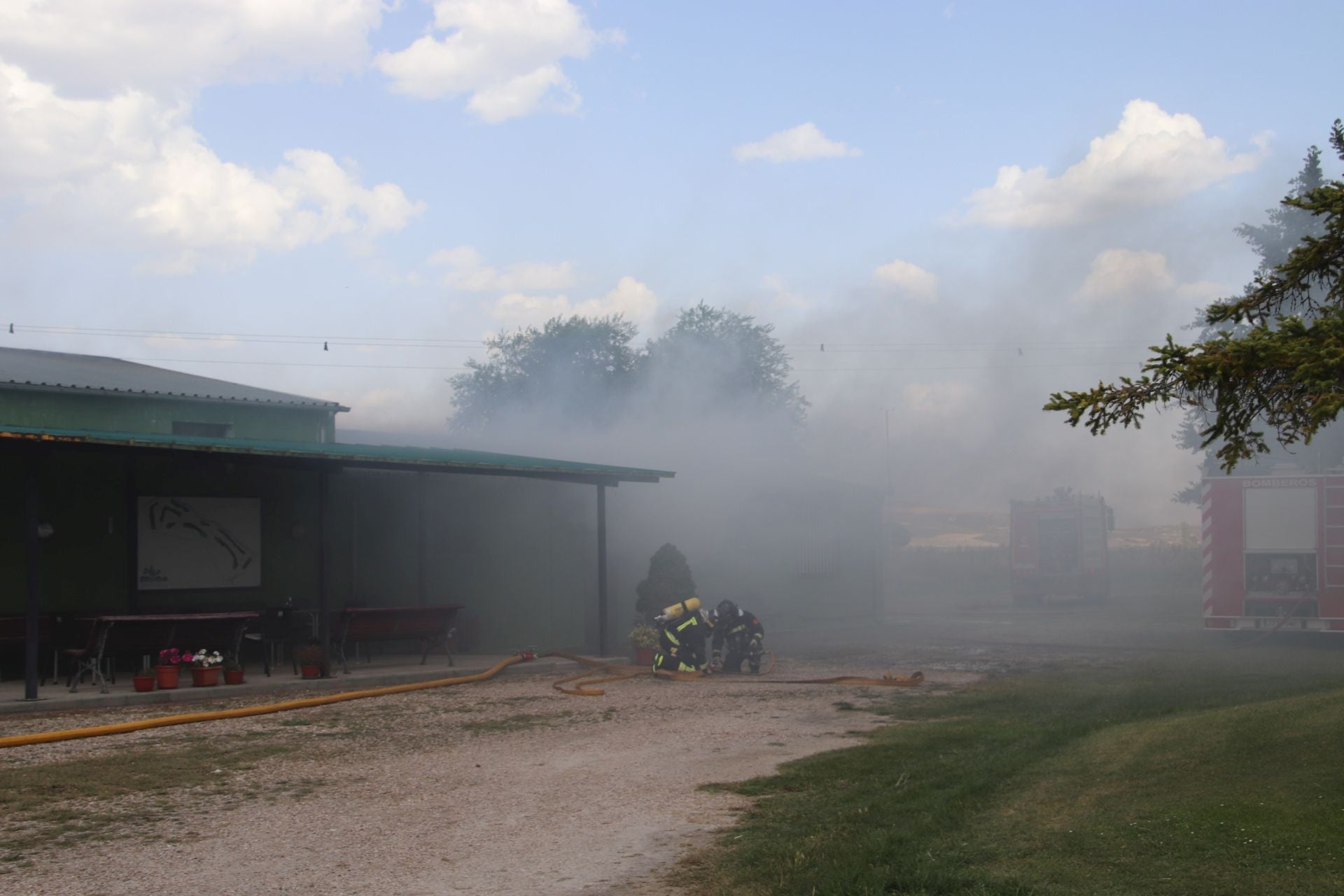 Fotos del incendio de un club de golf en un pueblo de Segovia