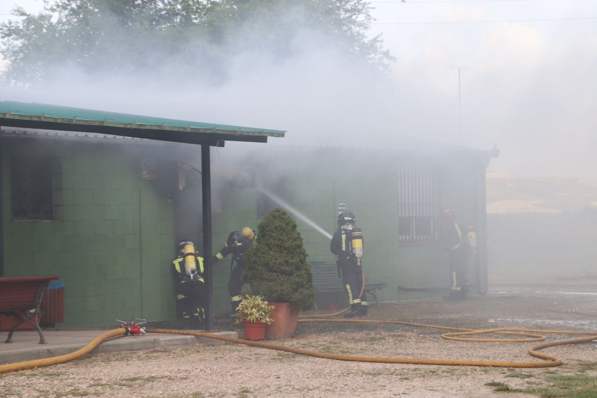Fotos del incendio de un club de golf en un pueblo de Segovia