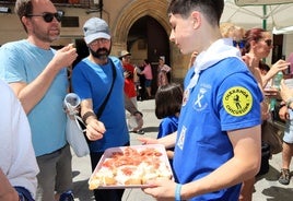 Fotos del canto del himno de Segovia y de la Tajada de San Andrés