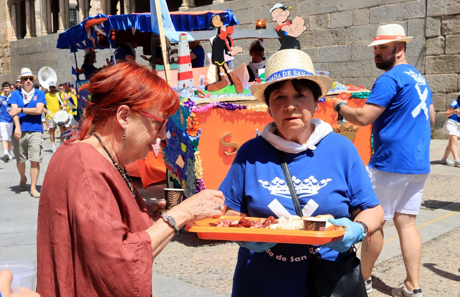 Fotos del canto del himno de Segovia y de la Tajada de San Andrés