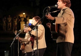 Tributo a Los Beatles en la plaza del Azoguejo.
