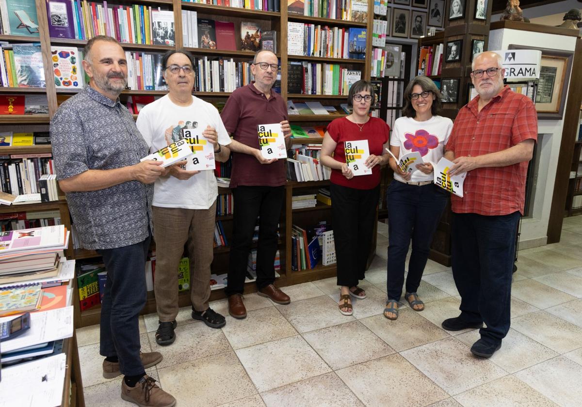Félix Sanz, representante de los artesanos de Castilla y León; Maguil, gestor cultural; Ignacio Fernández, de la Fundación Jesús Pereda; Olivia Cachafeiro, del Museo de Arte Africano de la UVA, María Luisa López Municio y Carlos Castedo, de la Fundación Jesús Pereda.