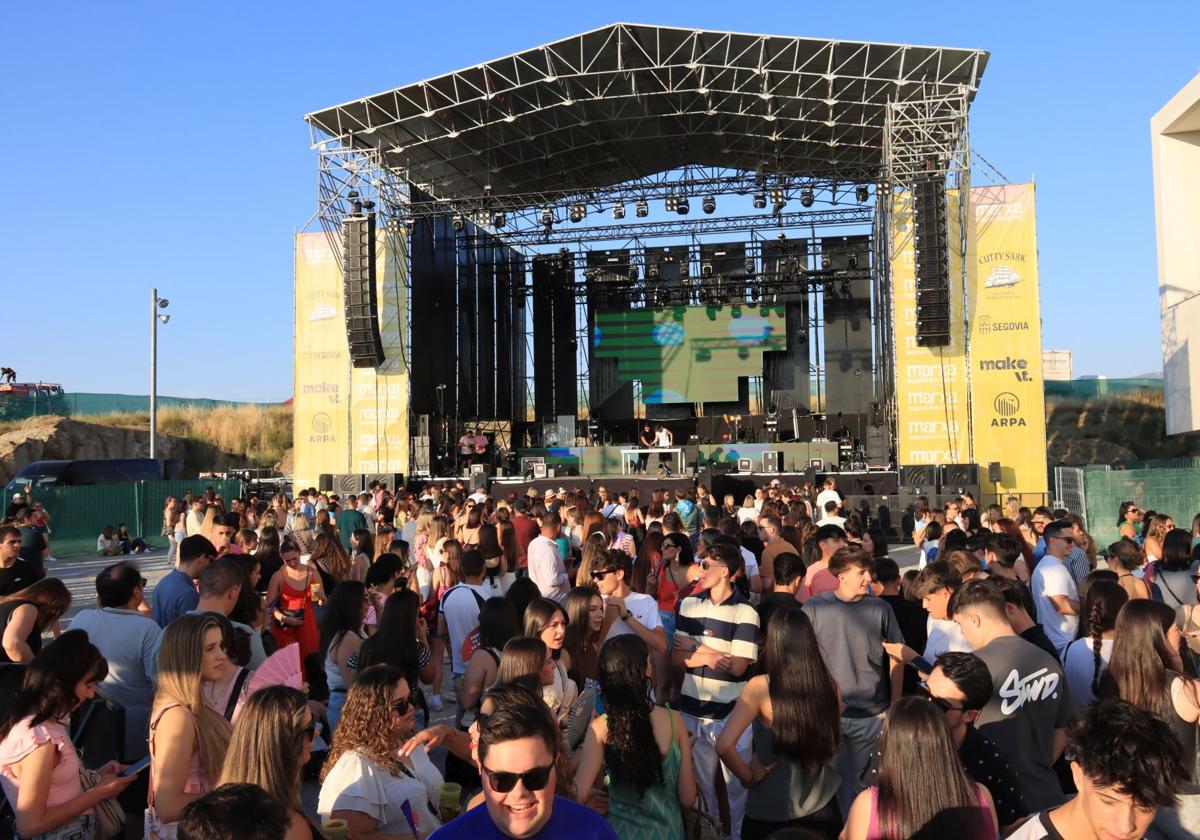 Eescenario para el concierto de Andy y Lucas junto al CIDE el pasado viernes.