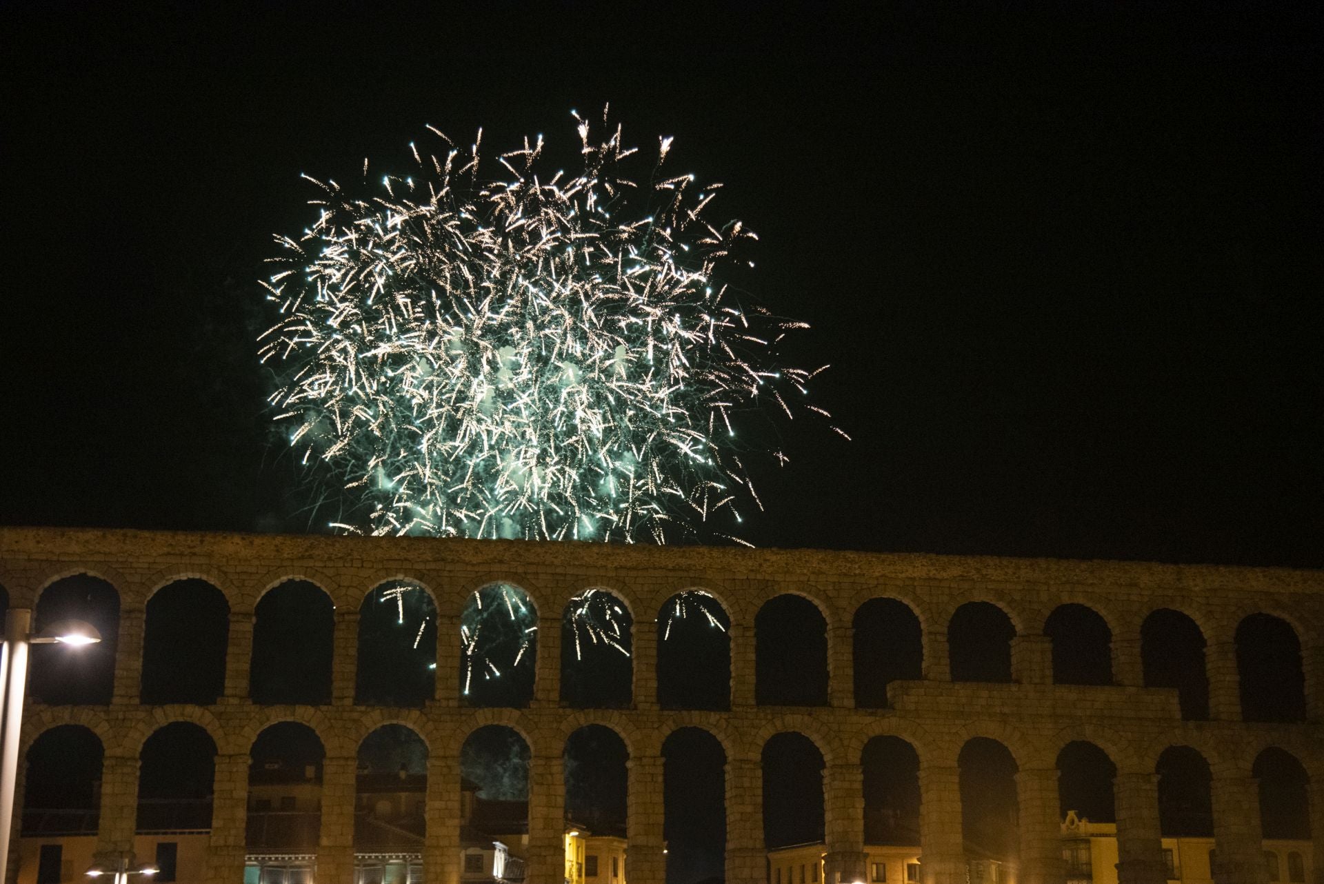 Fotos del espectáculo de fuegos artificiales en Segovia