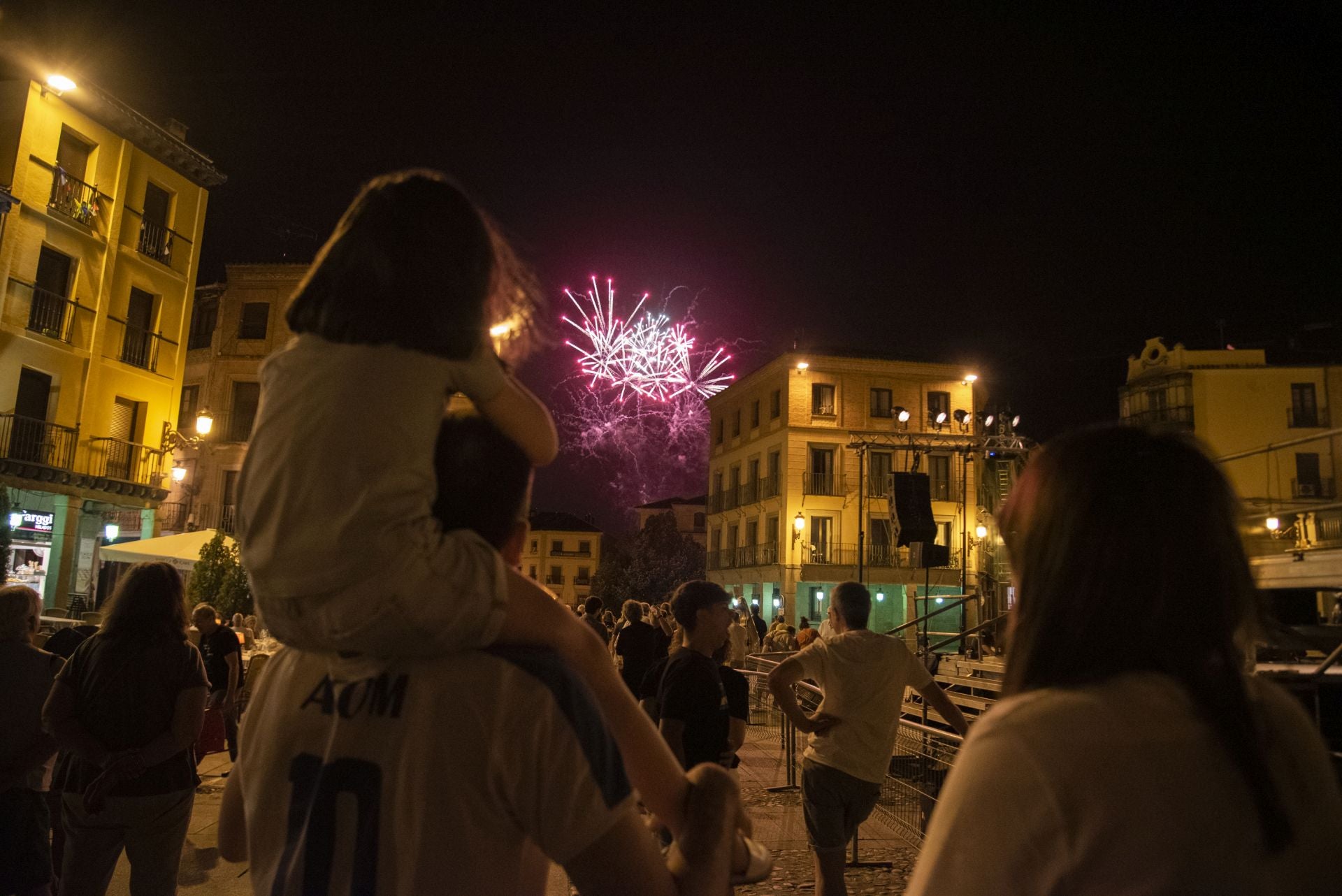 Fotos del espectáculo de fuegos artificiales en Segovia