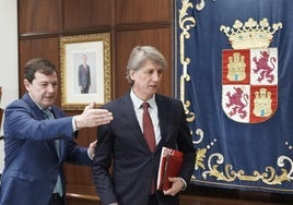 Alfonso Fernández Mañueco y Carlos Martínez, en su primer encuentro oficial como presidente y líder del principal partido de la oposición.