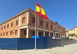 El centro de salud ha sido vallado con el inicio de las obras