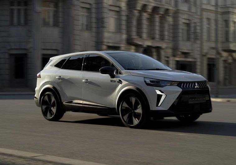 Dos imágenes promocionales del Mitsubishi Grandis, fabricado en Valladolid para Europa.