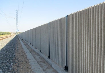 Adif adjudica mejoras de seguridad con pantallas acústicas y de protección contra aves