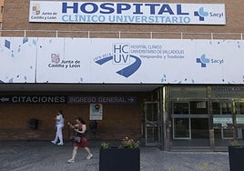 Entrada principal del Hospital Clínico Universitario de Valladolid.