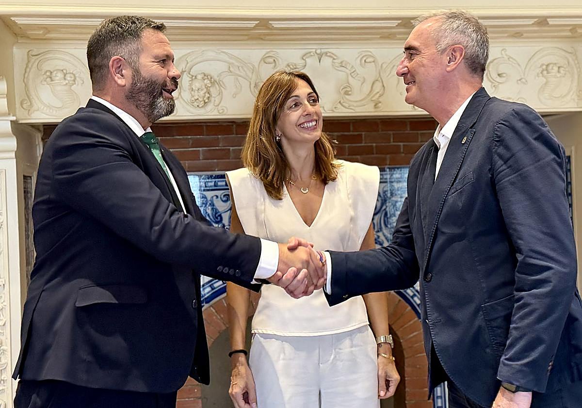Firma del préstamo de Eurocaja Rural al Ayuntamiento de Segovia.